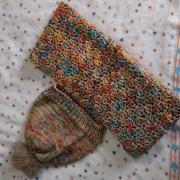 Matching Handknit & Crocheted Hat & Cowl Scarf Washable Wool Knit Picks Muse - Picture 4 of 8